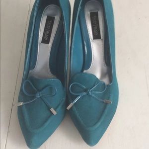 White House Black Market Pump Heels Teal Size 8M.